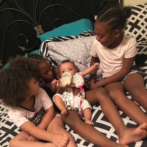 Meet your Posher, Elizabeth